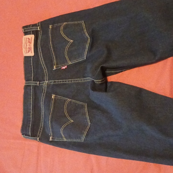 Levis, classic dark denim. Skinny fit size 27 - Picture 3 of 4